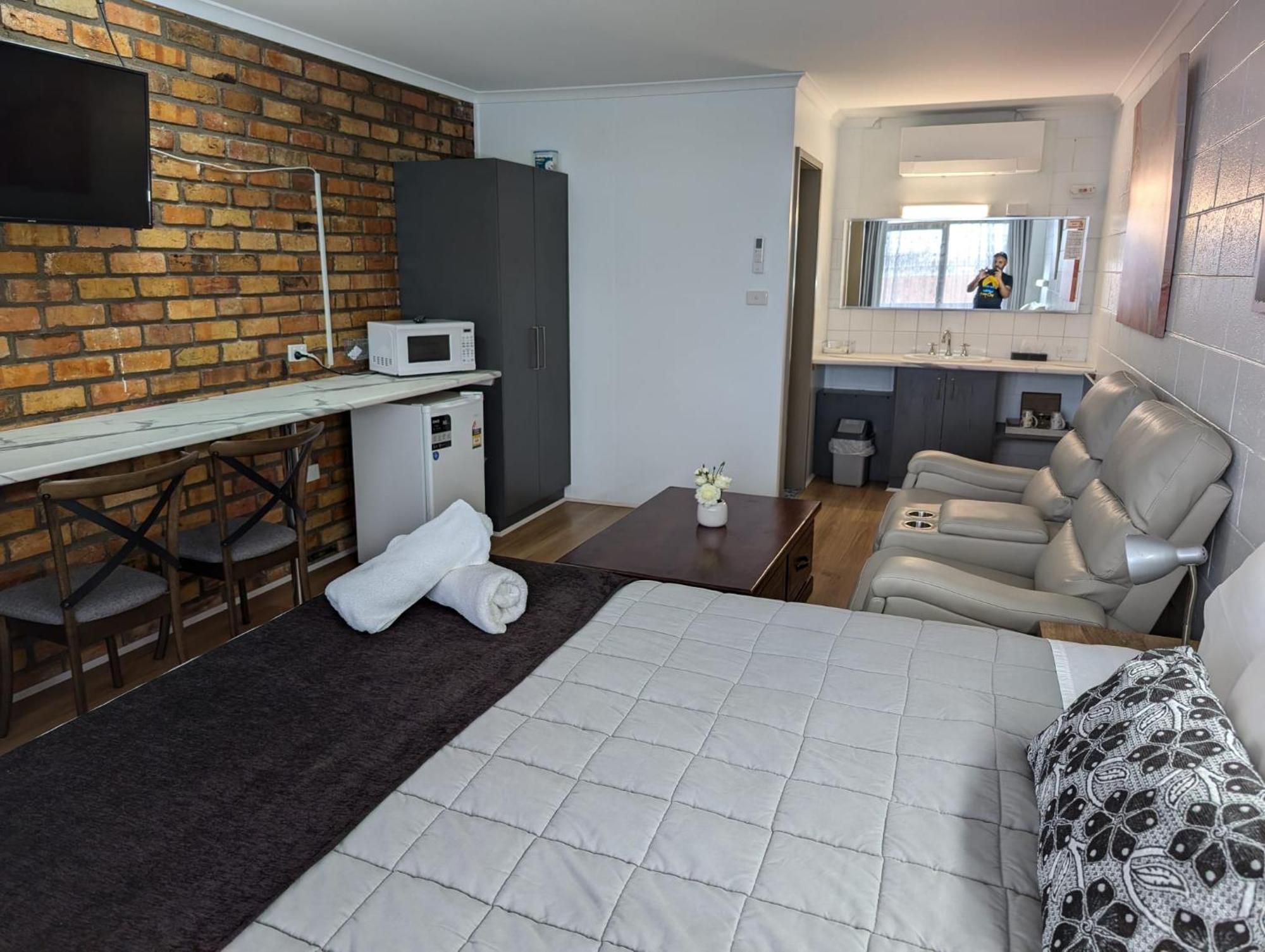 Morwell Parkside Motel Экстерьер фото