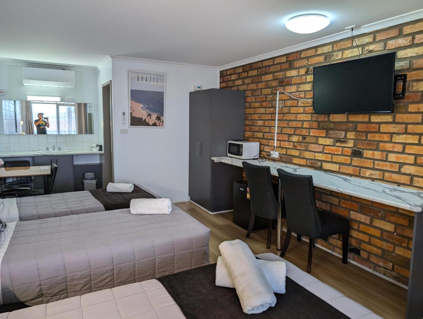 Morwell Parkside Motel Экстерьер фото